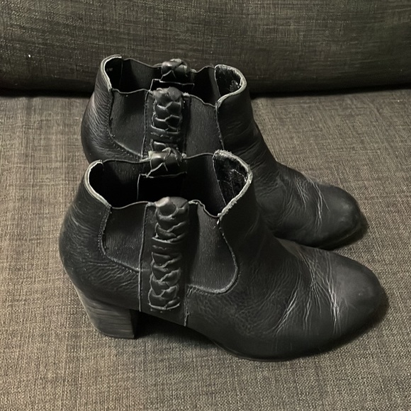 Sperry Low Boots - Picture 2 of 2